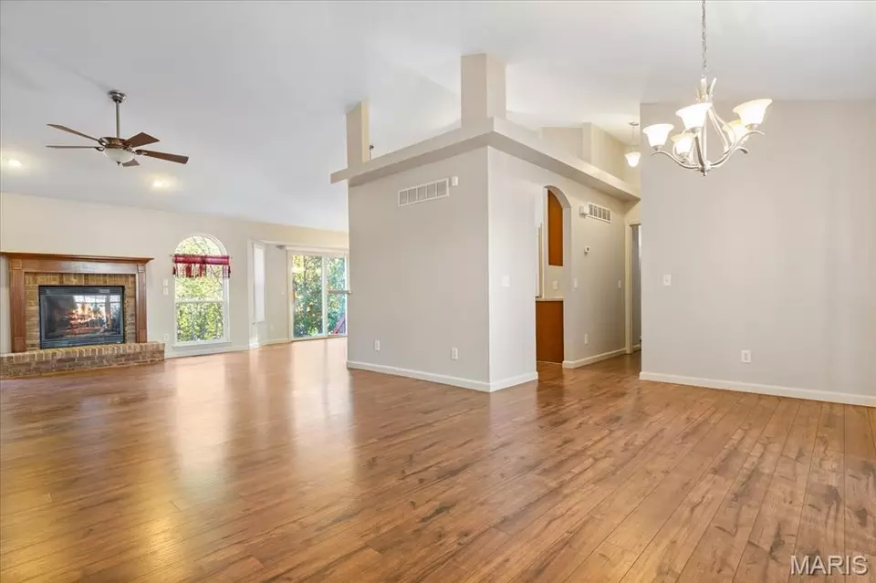 Living - 519 Sceptre Rd, Wentzville, MO 63385 photo 2 of 9
