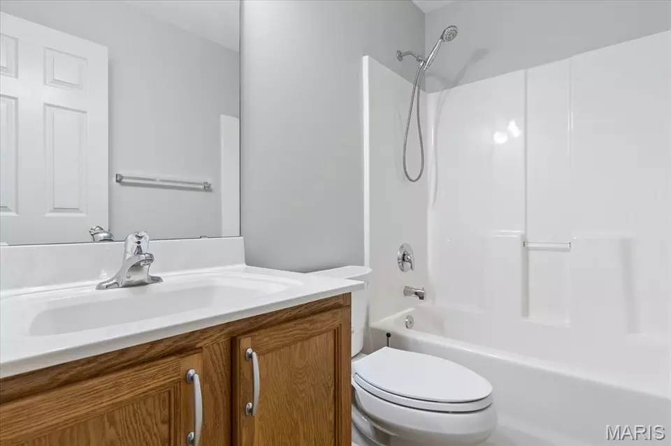 Bath - 519 Sceptre Rd, Wentzville, MO 63385 photo 3 of 4