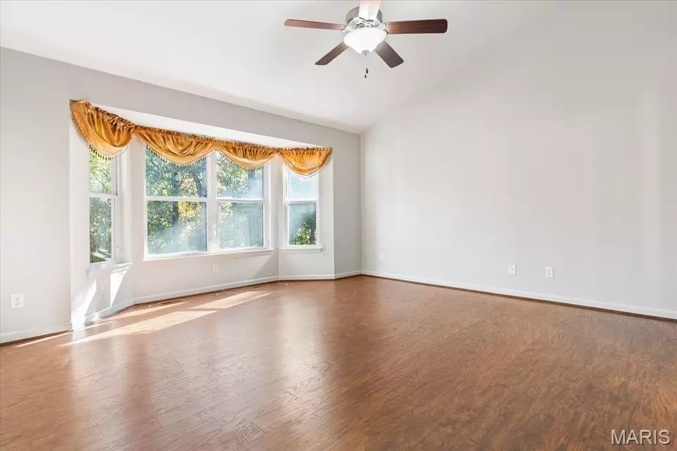 Living - 519 Sceptre Rd, Wentzville, MO 63385 photo 7 of 9