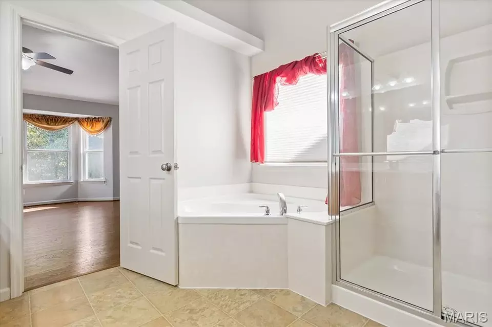 Bath - 519 Sceptre Rd, Wentzville, MO 63385 photo 2 of 4