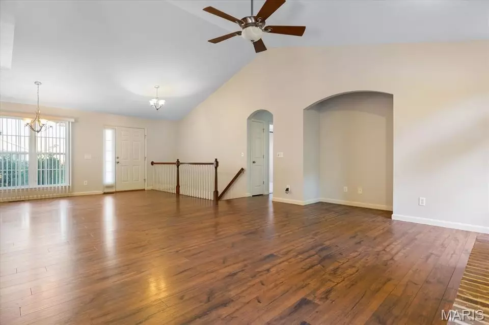Living - 519 Sceptre Rd, Wentzville, MO 63385 photo 3 of 9
