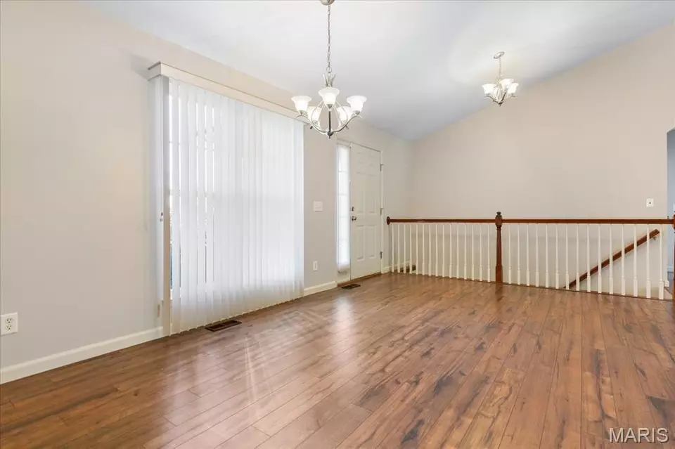 Living - 519 Sceptre Rd, Wentzville, MO 63385 photo 6 of 9