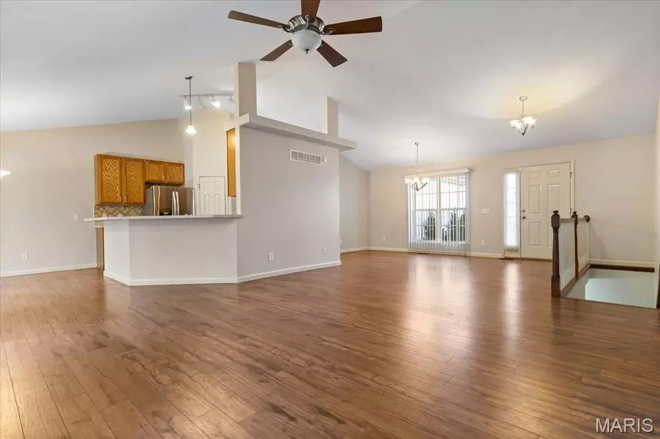 Living - 519 Sceptre Rd, Wentzville, MO 63385 photo 4 of 9