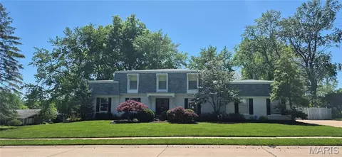 15166 Chamisal Dr, Chesterfield, MO 63017