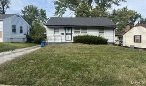 321 Caithness Rd, Saint Louis, MO 63137