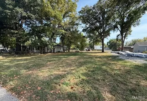 911 Marshall Rd, Valley Park, MO 63088