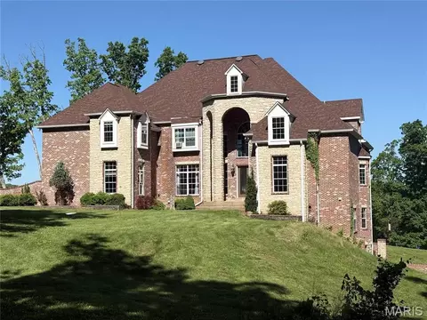 535 Overlook Dr, Union, MO 63084