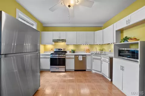 Kitchen - 4936 Gresham Ave, Saint Louis, MO 63109 photo 2 of 3