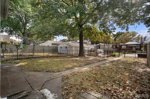 Exterior - 4936 Gresham Ave, Saint Louis, MO 63109 photo 8 of 11