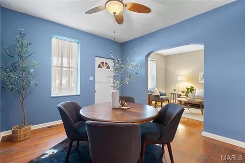 Dining - 4936 Gresham Ave, Saint Louis, MO 63109 photo 1 of 2