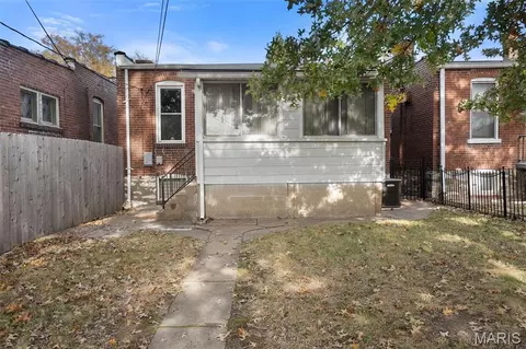 Exterior - 4936 Gresham Ave, Saint Louis, MO 63109 photo 7 of 11