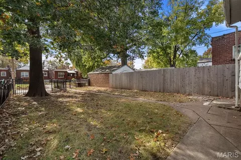 Exterior - 4936 Gresham Ave, Saint Louis, MO 63109 photo 9 of 11