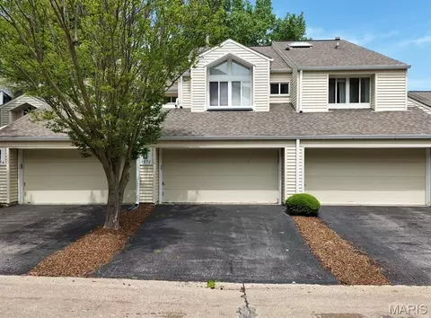 1872 Ridgeview Circle Dr, Ballwin, MO 63021