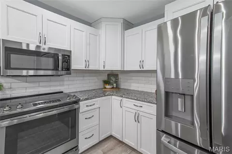 Kitchen - 1872 Ridgeview Circle Dr, Ballwin, MO 63021 photo 3 of 4