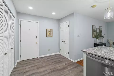 Entry Way - 1872 Ridgeview Circle Dr, Ballwin, MO 63021 photo 3 of 5