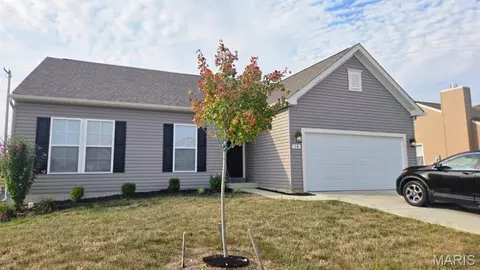 14 Stone Bridge Dr, Moscow Mills, MO 63362
