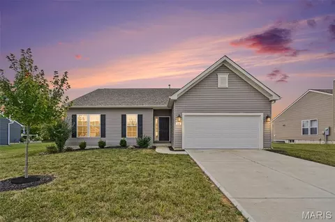 14 Stone Bridge Dr, Moscow Mills, MO 63362