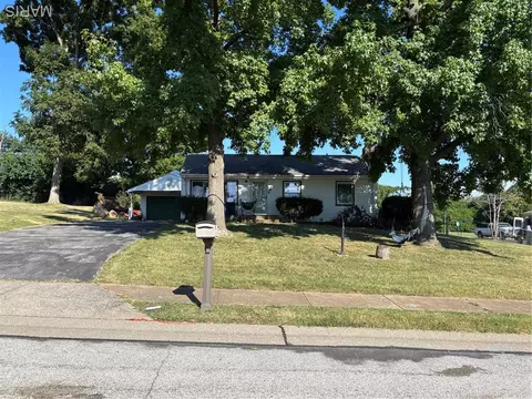 112 Shirley Ln, Ballwin, MO 63011