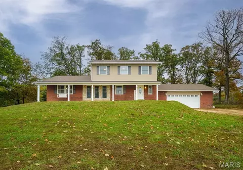 695 Sidney St, Saint James, MO 65559