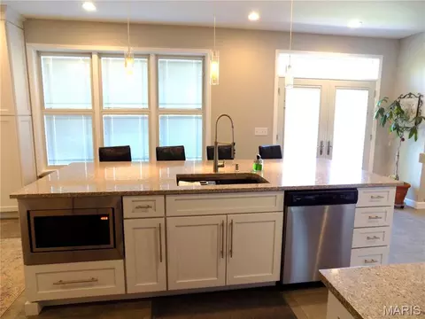 Kitchen - 1011 Carriage Ln, Rolla, MO 65401 photo 6 of 10
