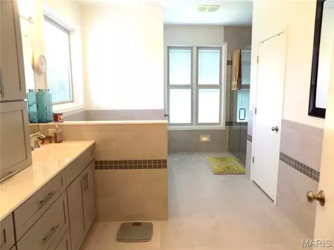 Bath - 1011 Carriage Ln, Rolla, MO 65401 photo 2 of 14