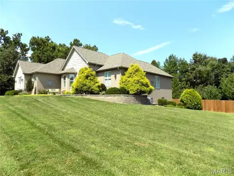 Exterior - 1011 Carriage Ln, Rolla, MO 65401 photo 3 of 23