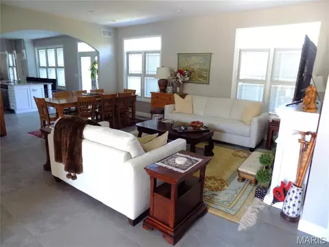 Living - 1011 Carriage Ln, Rolla, MO 65401 photo 2 of 3