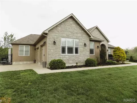 Exterior - 1011 Carriage Ln, Rolla, MO 65401 photo 6 of 23