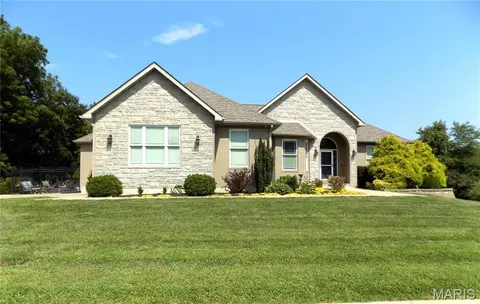 Exterior - 1011 Carriage Ln, Rolla, MO 65401 photo 4 of 23