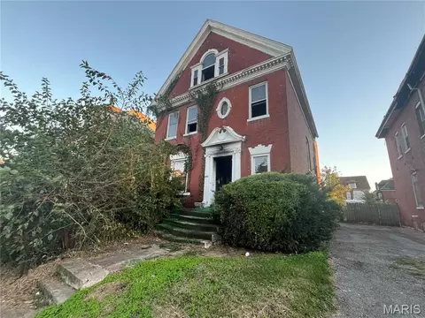 5044 Raymond Ave, Saint Louis, MO 63113