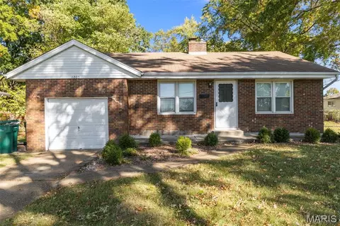 1205 Shepley Dr, Saint Louis, MO 63137