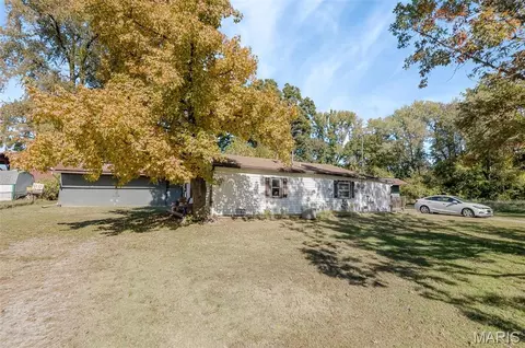 2264 W Frank Scott Pkwy, Belleville, IL 62223