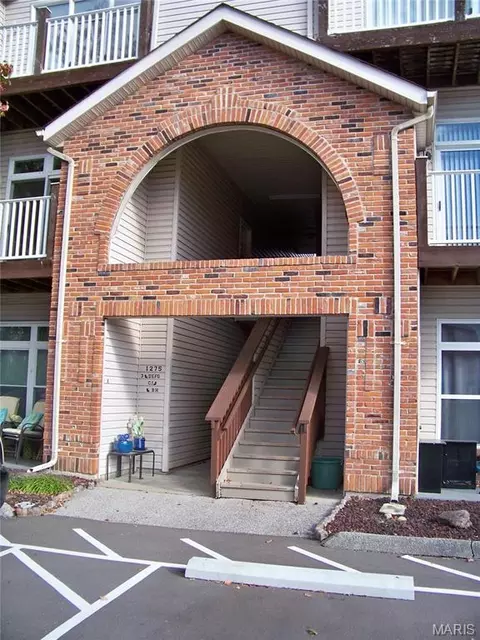 1275 Gardens Circle Dr #E, Mehlville, MO 63125