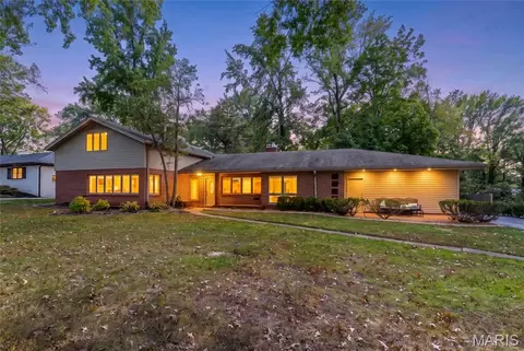 15 Ladue Rdg, Ladue, MO 63124