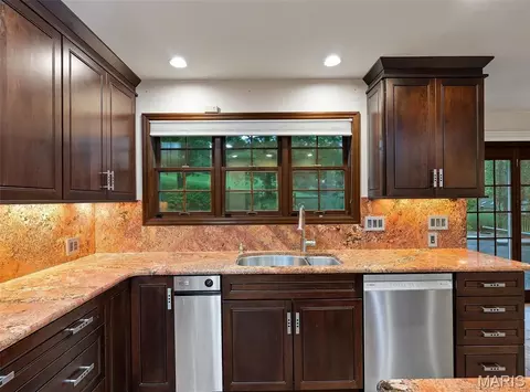 Kitchen - 413 Alborado Dr, Washington, MO 63090 photo 3 of 4
