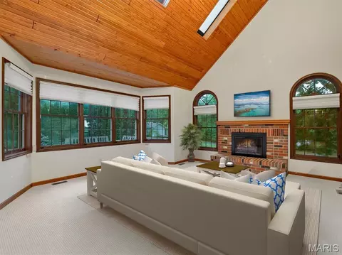 Living - 413 Alborado Dr, Washington, MO 63090 photo 1 of 2