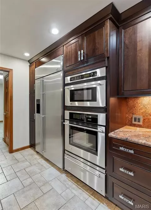 Kitchen - 413 Alborado Dr, Washington, MO 63090 photo 2 of 4