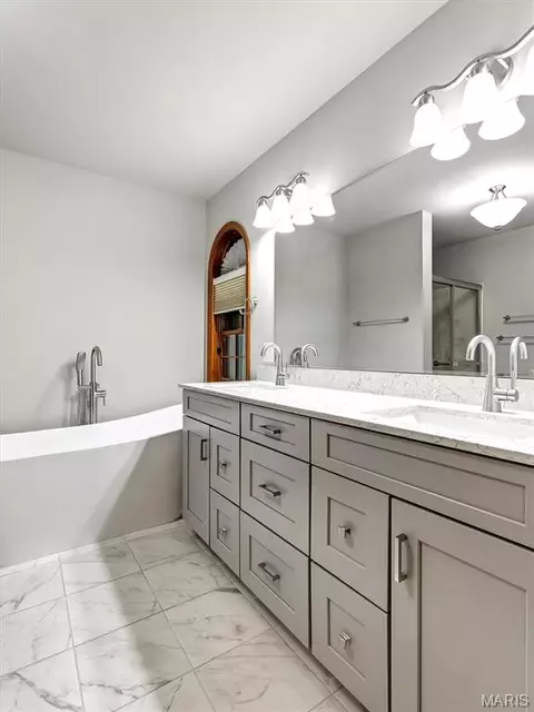 Bath - 413 Alborado Dr, Washington, MO 63090 photo 1 of 6