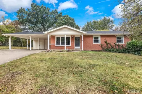 2221 Muegge Rd, Saint Charles, MO 63303