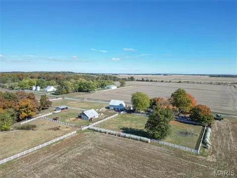 171 Red Ball Trl, Coffeen, IL 62017