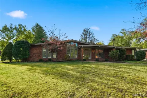 351 Greenbriar Ln, Ballwin, MO 63011