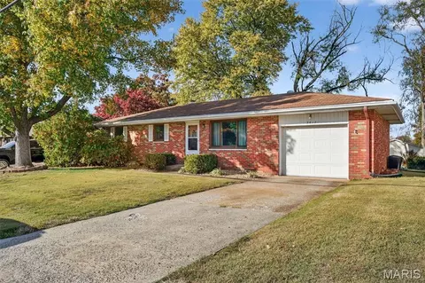 3412 Emma Ln, Godfrey, IL 62035