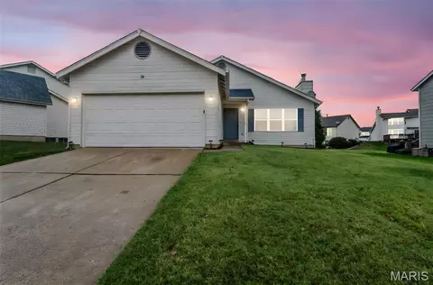 14428 Williamsburg Manor Dr, Florissant, MO 63034