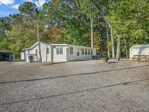 7066 White Swan Ln, Red Bud, IL 62278