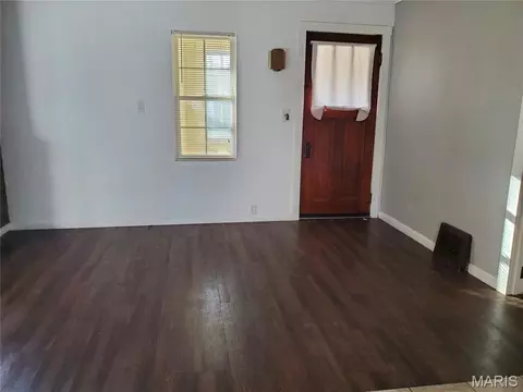 Living - 222 Buchanan St, Waterloo, IL 62298 photo 3 of 3