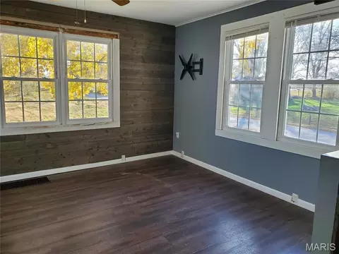Living - 222 Buchanan St, Waterloo, IL 62298 photo 2 of 3