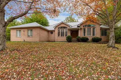 2 Deer Hollow Ln, Litchfield, IL 62056