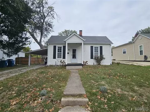 208 E Throp St, Troy, IL 62294