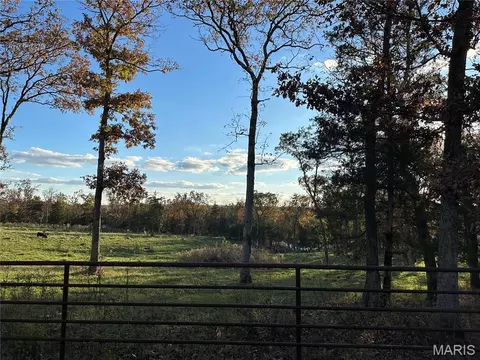 1867 Hecker Rd, Owensville, MO 65066