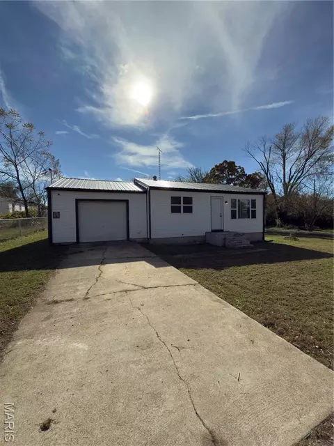 912 E Grand Ave, Cuba, MO 65453 photo 1